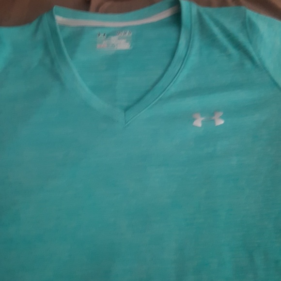 Under Armour Loose Fit Top - Picture 2 of 4